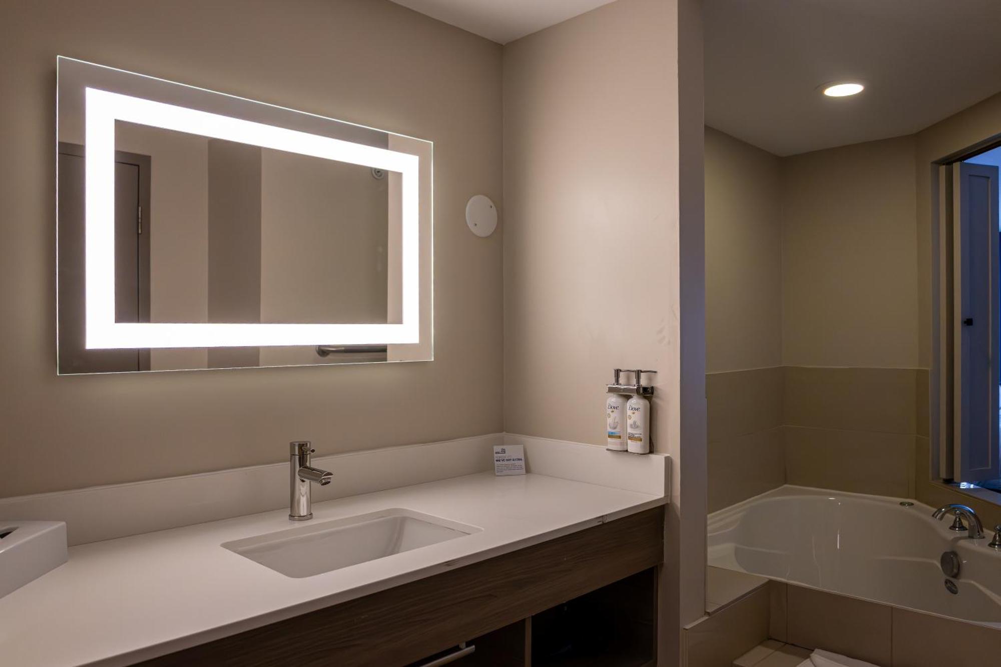 Holiday Inn Express Hotel & Suites Brockville By Ihg Εξωτερικό φωτογραφία