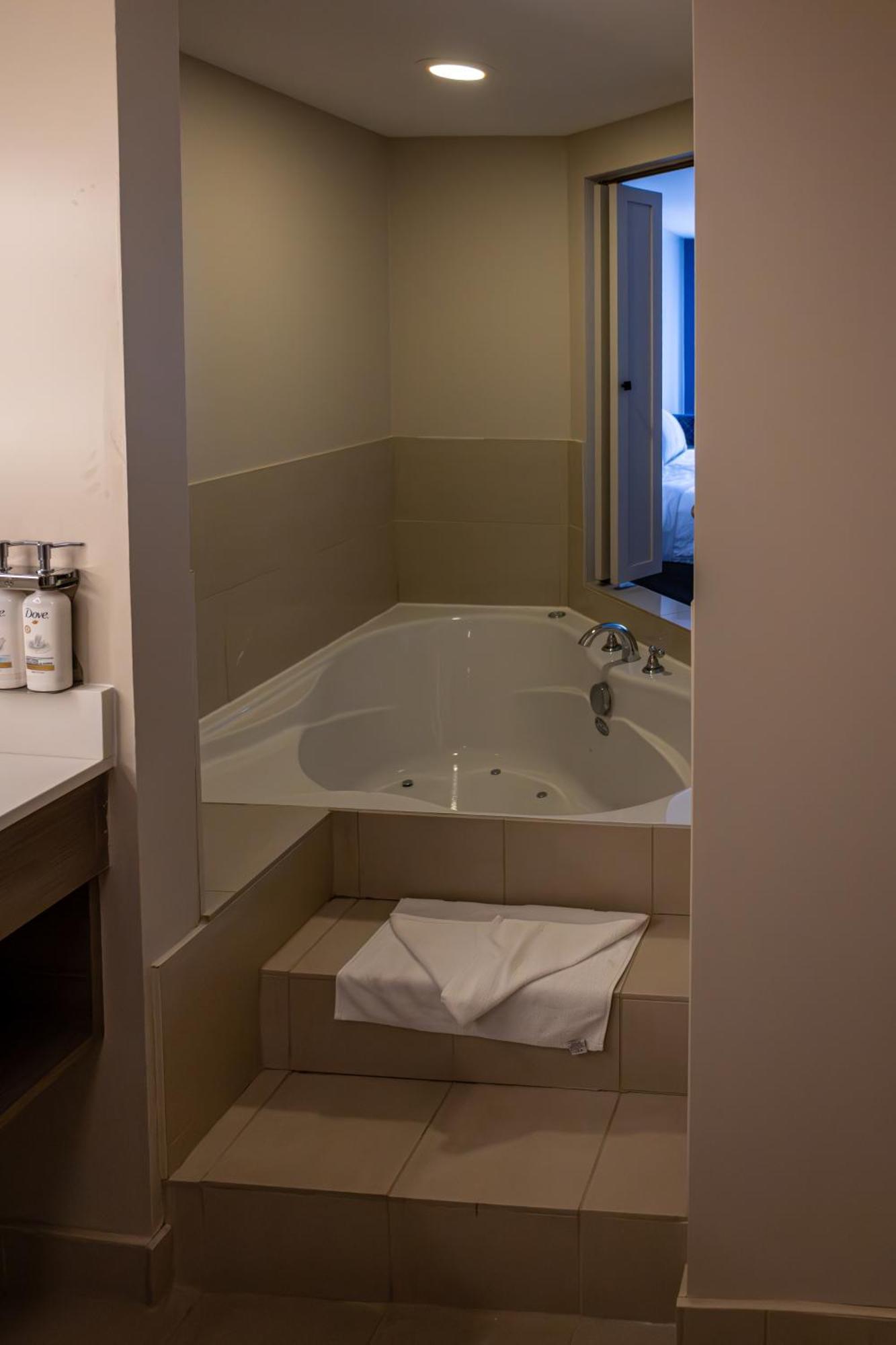 Holiday Inn Express Hotel & Suites Brockville By Ihg Εξωτερικό φωτογραφία