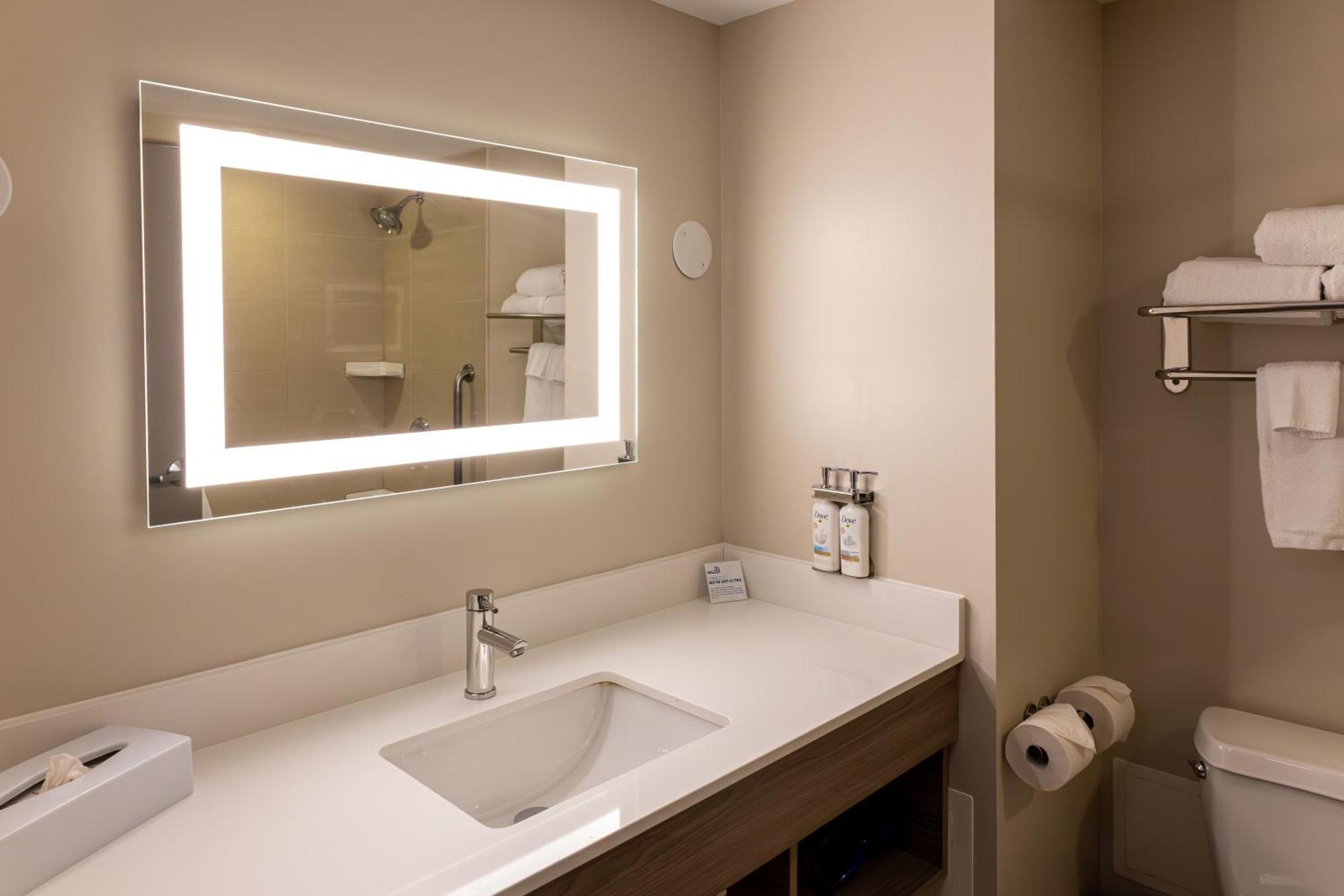 Holiday Inn Express Hotel & Suites Brockville By Ihg Εξωτερικό φωτογραφία